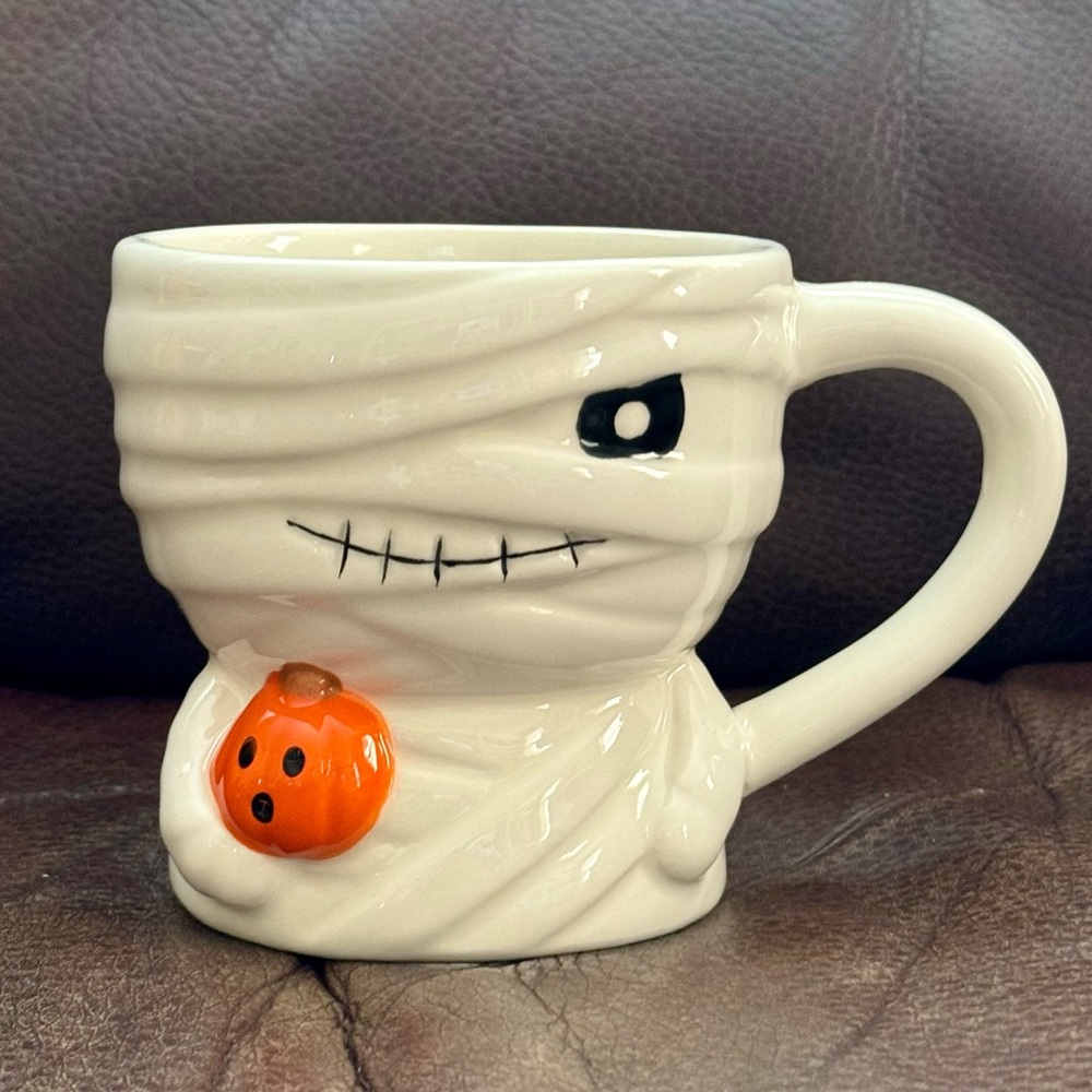 Mummy with Pumpkin Figural Halloween Mug - Jack O’ Lantern Lane